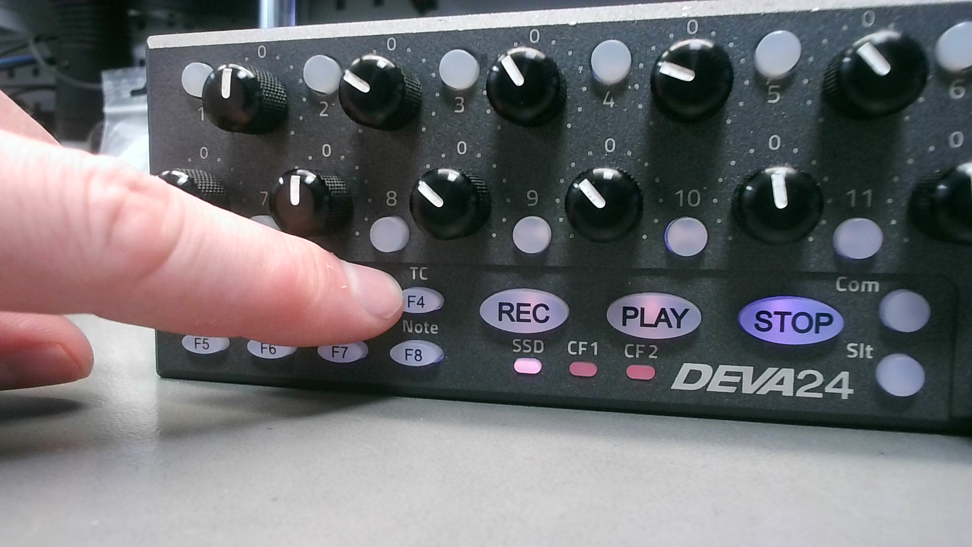 Lockit-DEVA24-TC-button.jpg